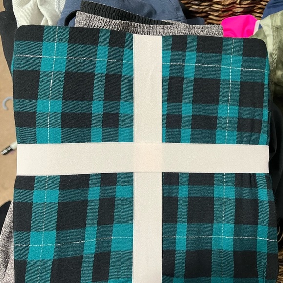 NWOT Victoria Secret Pajamas - Picture 2 of 3